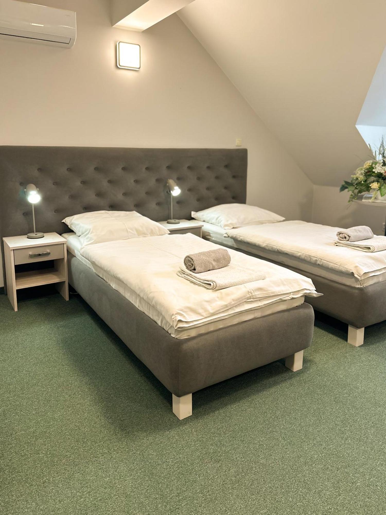 Hotel Arkadia Klecza Gorna Екстериор снимка