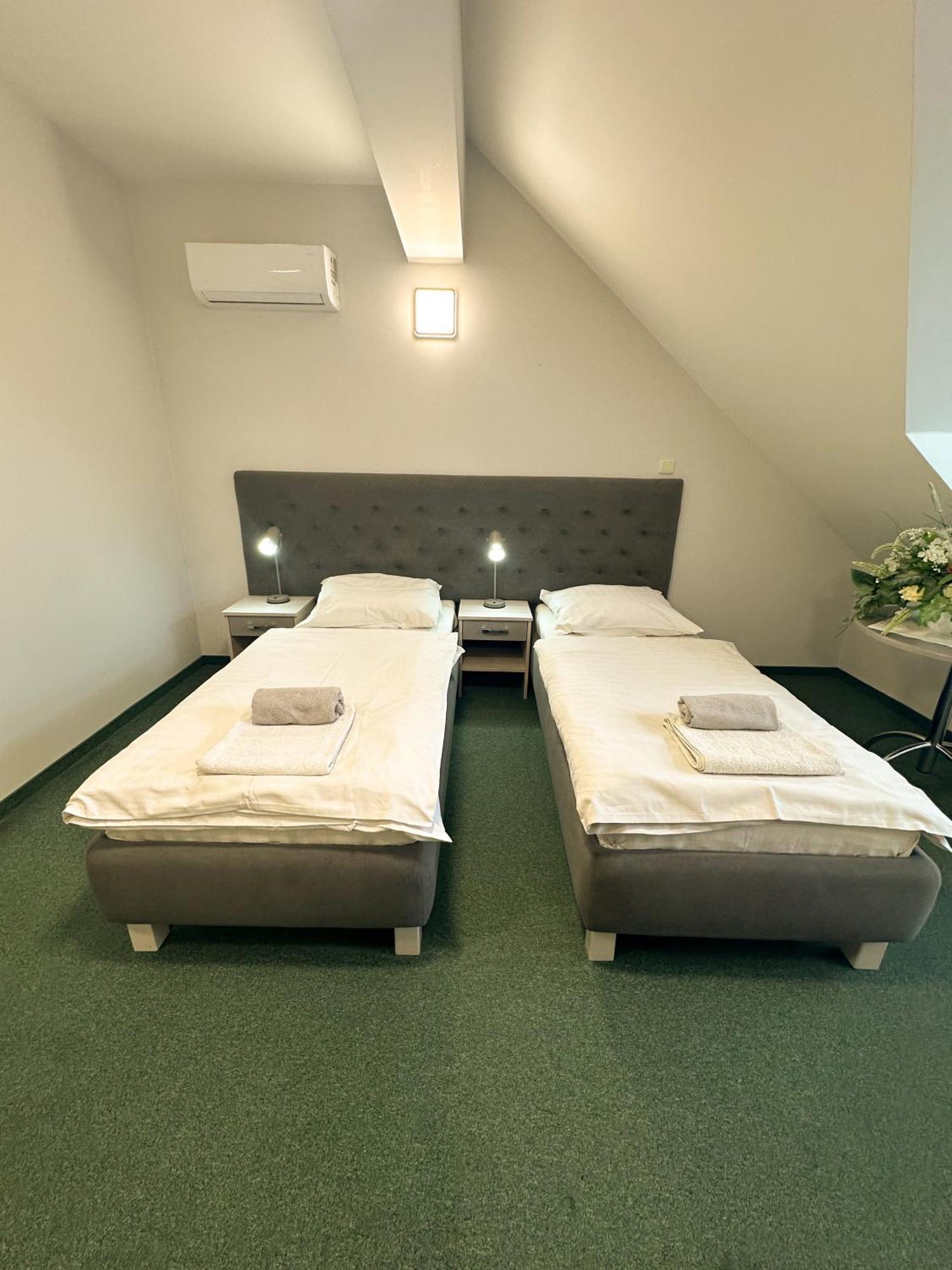Hotel Arkadia Klecza Gorna Екстериор снимка